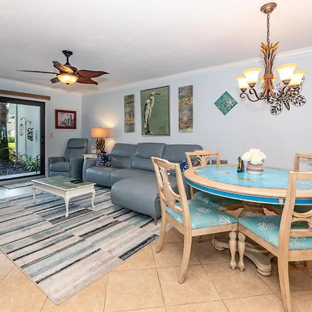 Sea Winds 56 Beachside Retreat
